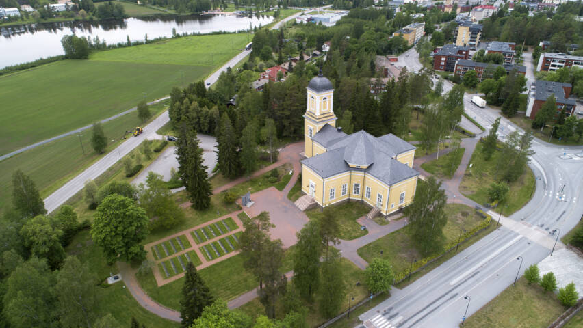 Ilmakuvat Kankaanpään kirkosta kirkkokadun puolelta